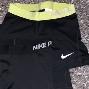 4 pairs Nike pros